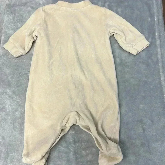 Love'n Cuddles - Velour footed sleeper.  Size 1 month - Picture 4 of 4